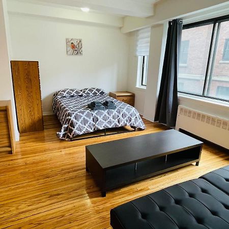 Stylish Montreal Apartment: Comfortable Stay In The Golden Square Mile Exterior photo